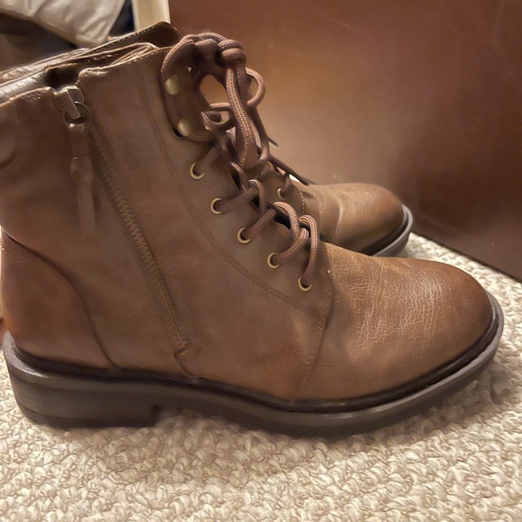 boots - Picture 3 of 3